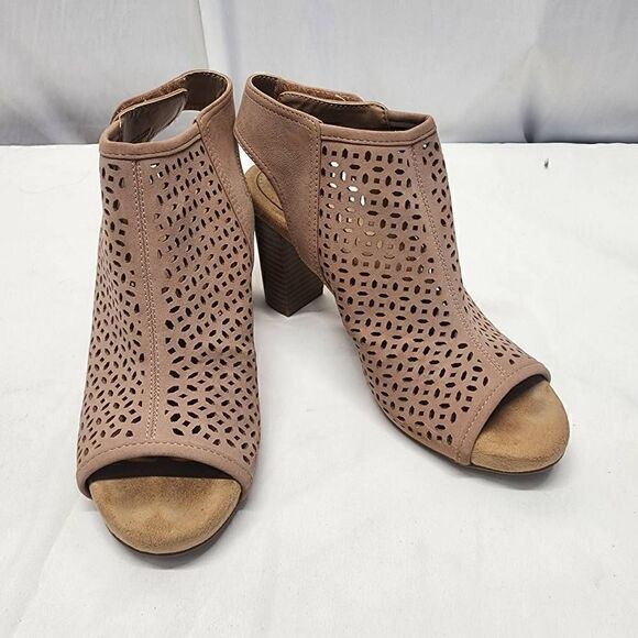 Giani Bernini Womens Joisey Rubber Peep Toe Casual, Rose Perforated Size 7 - Picture 11 of 11